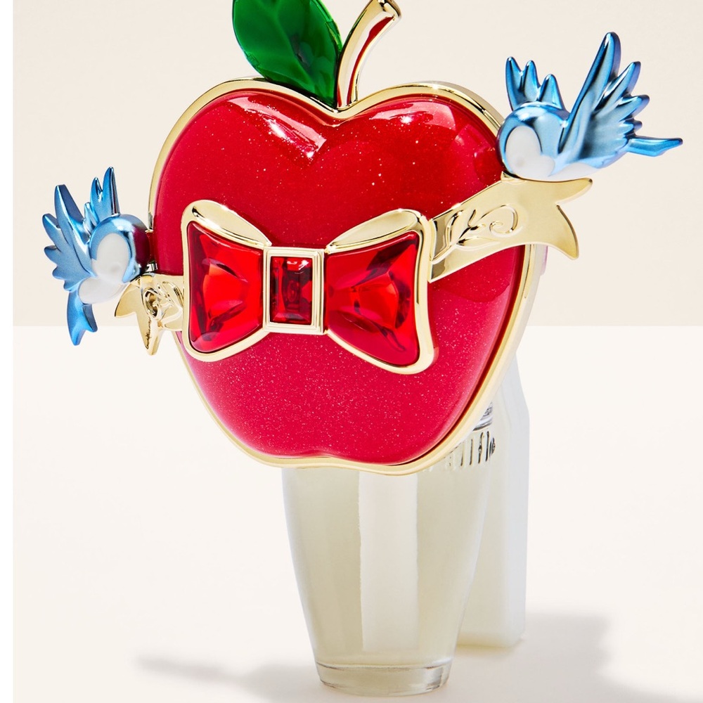 NWT LIMITED RELEASE SNOW WHITE NIGHTLIGHT WALLFLOWERS FRAGRANCE PLUG